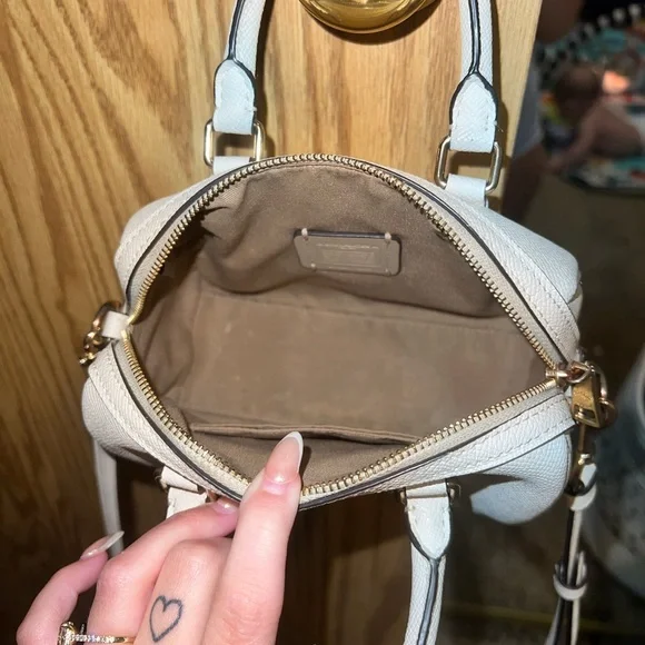 small coach purse - Picture 2 of 3